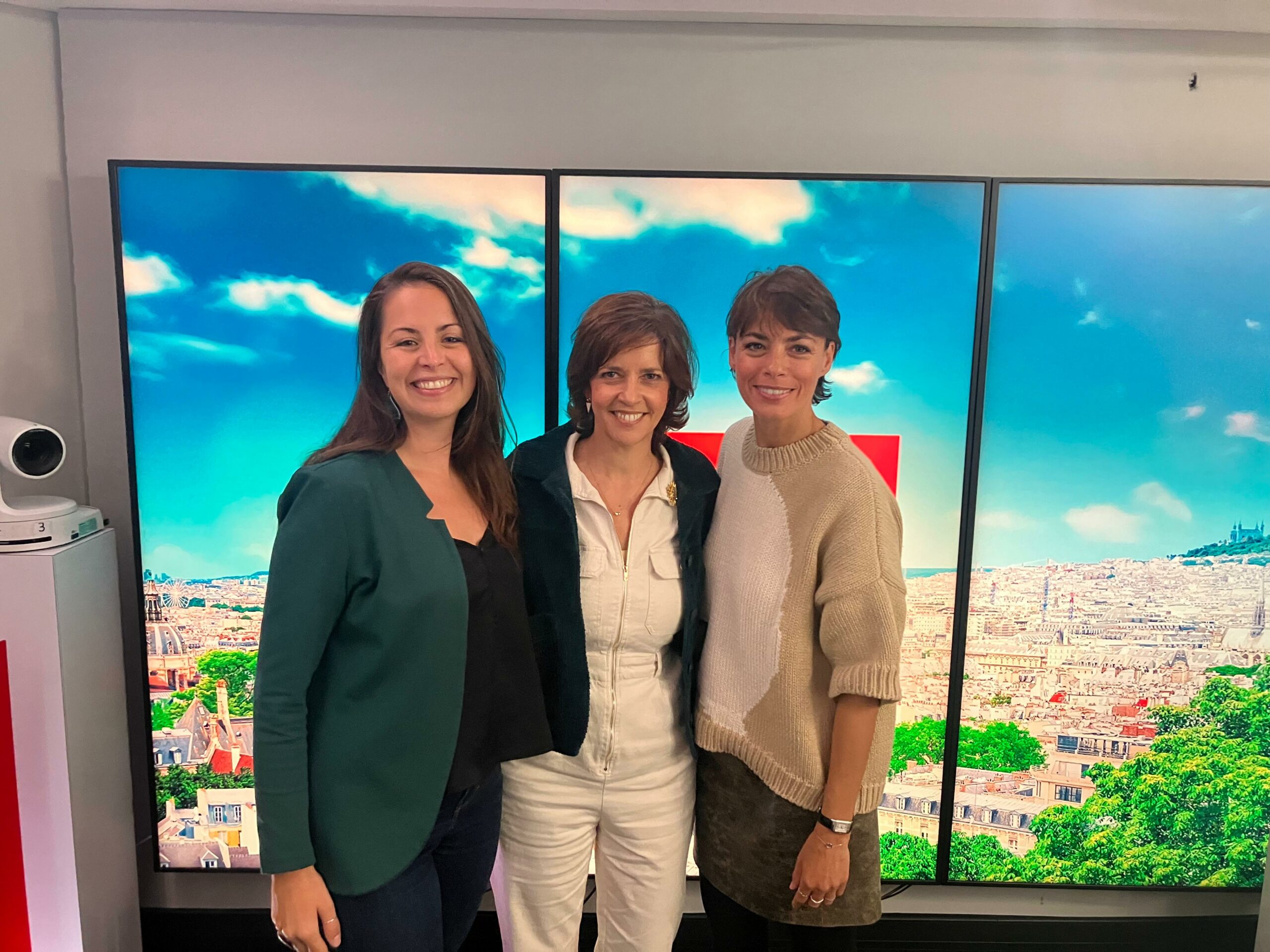 Bérénice Béjo, Nathalie Renoux et Charlotte Courtois dans le Journal Inattendu de RTL.